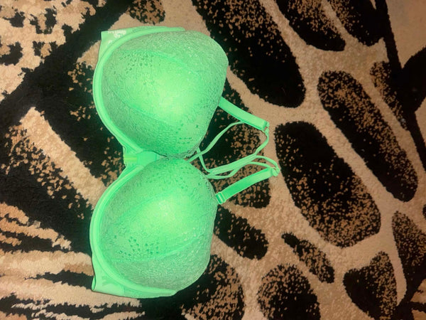 NWOT Lime Green Victoria Secret Sports Bra-36DD