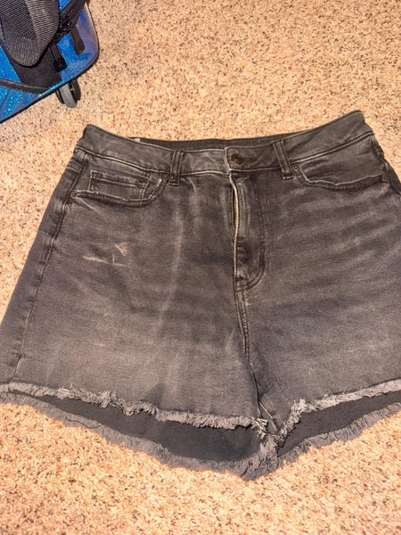 EUC Black Denim Fray Hem American Eagle shorts- size 10