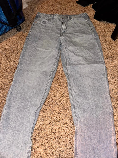 EUC Light Blue Denim Non Distressed American Eagle Jeans- Short Length- 8