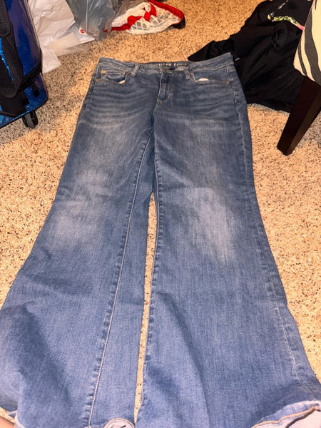 EUC Dark Denim Non Distressed Flare American Eagle Jeans- Short Length (10)