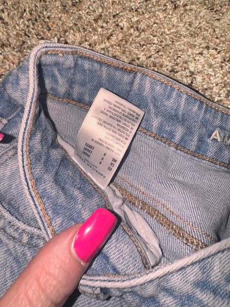 EUC Light Blue Denim Non Distressed American Eagle Jeans- Short Length- 8