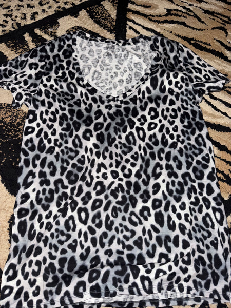 NWOT Grey Leopard VS Tee-LARGE