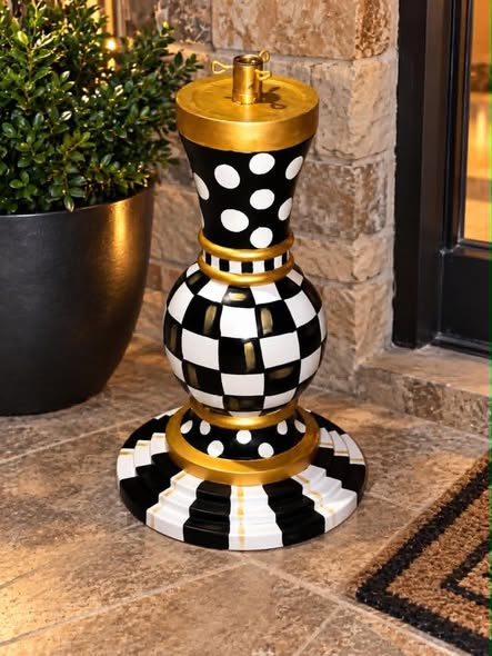 PREORDER Checker Tree Stand