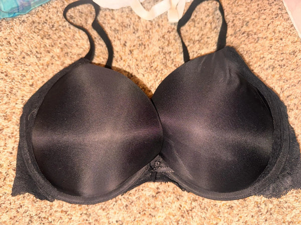 NWOT Black Lace Victoria Secret Bra-36DD