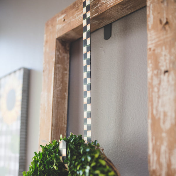 Checked Wreath Holder