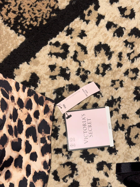 NWT Leopard Vs Front Closure Bra-38DD