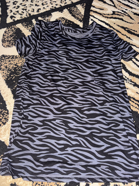 NWOT Grey Zebra VS Tee-LARGE