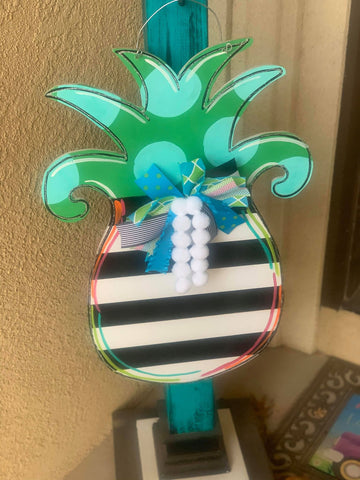 Cute Pineapple Door Hanger