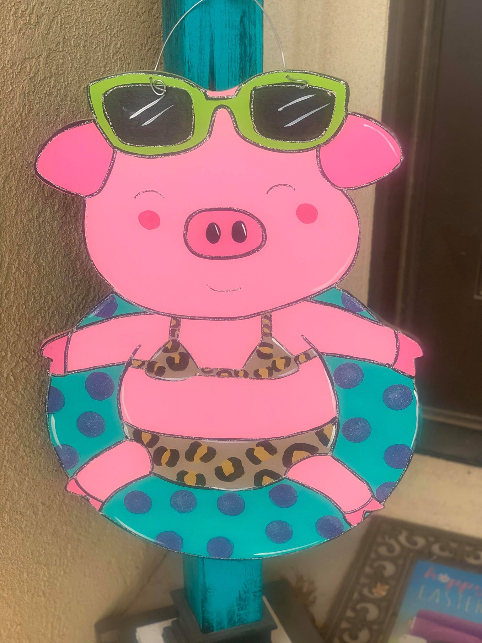 Pig Float Door hanger